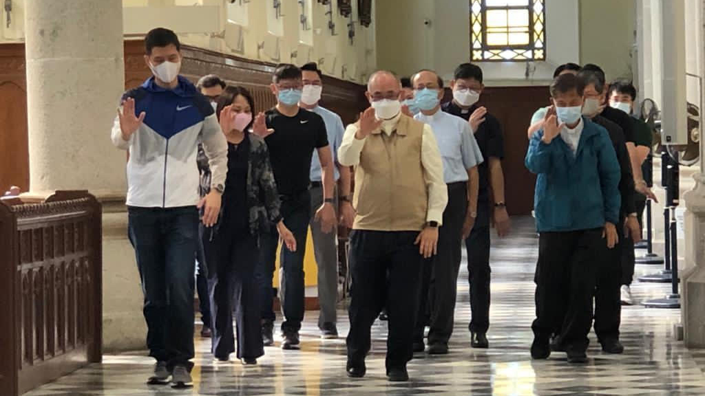 志明神父帶領聖公會西九龍牧師們經驗太極靈修