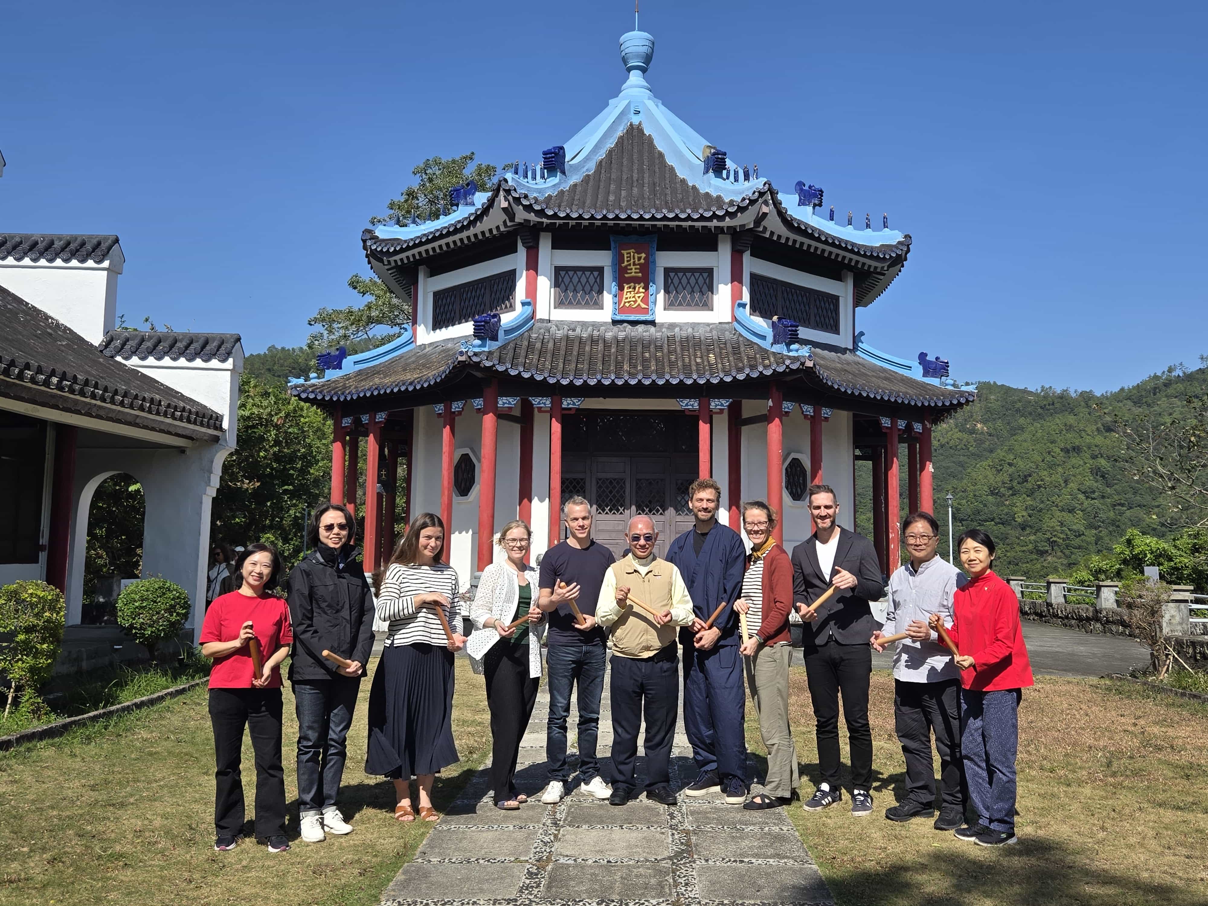 2025年11月，志明神父偕同助教們，到沙田道風山，與一班來自北歐挪威及丹麥差會的基督教牧師及信徒，分享太極靈修的理念及目標